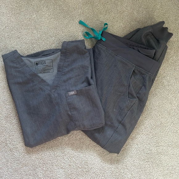 Figs scrub set in color Core/Grafite. Catarina top & Zamora jogger pants - Picture 1 of 6